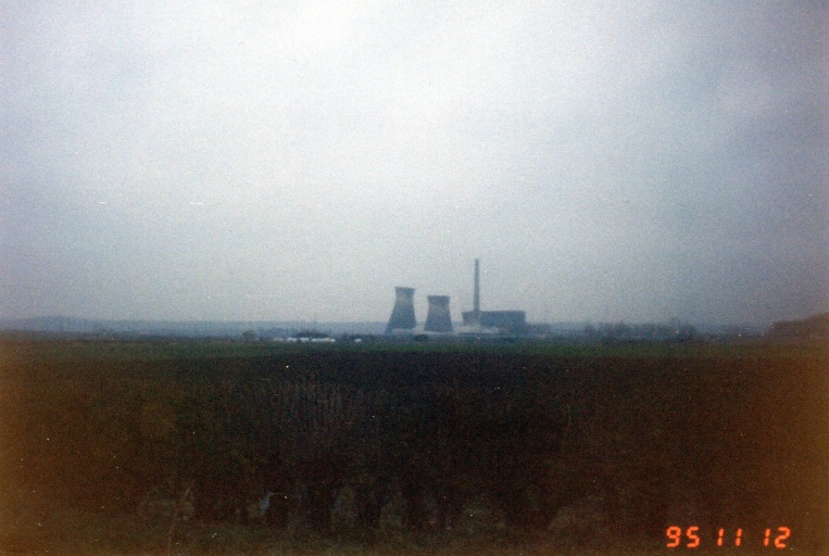 SkeltonGrangePowerStation(2)BeingDemolishedAbout8.a.m.Nov121995..jpg