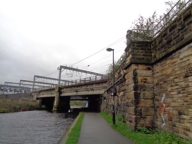 BenchMarkRailBridge225HOverLeedsLiverpoolCanalNearLeedsStationOct242017(2)..jpg