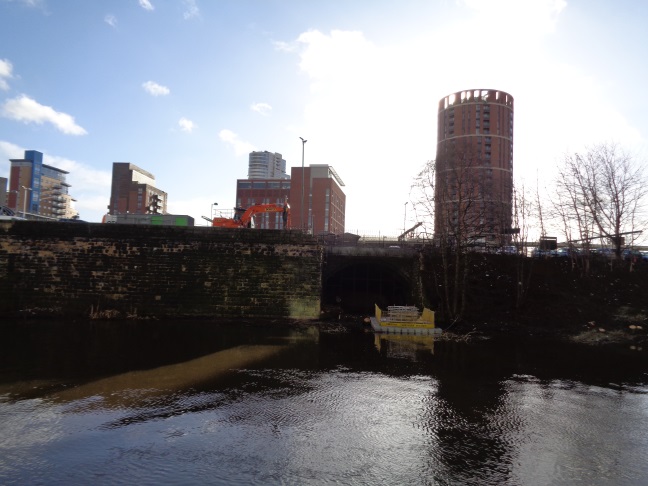 LocationOfStartLongBlockedOffWaterChannelThatRanFromRiverAireUnderLeedsRailStationJan252018..jpg