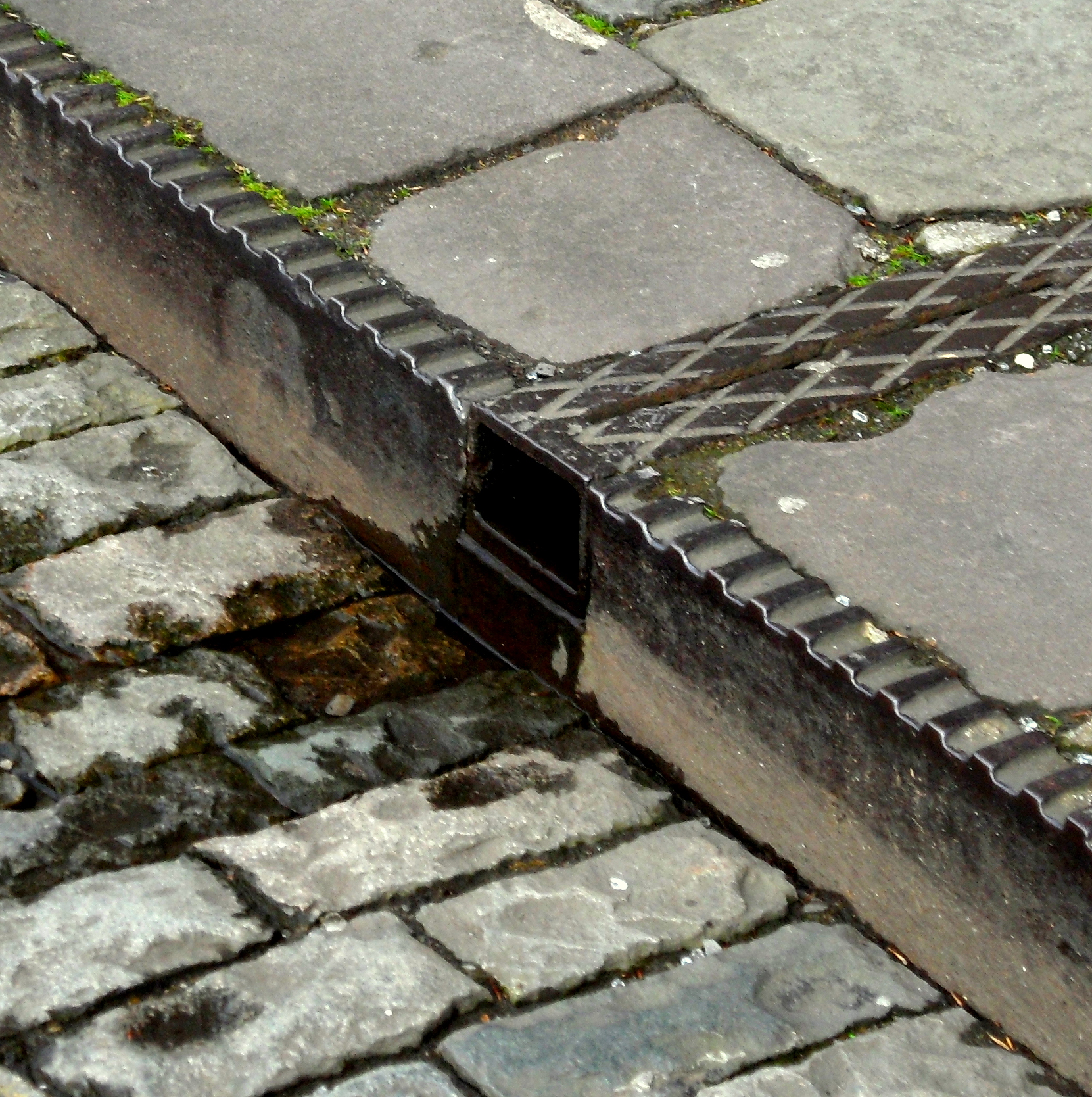 Iron kerbing in Bristol.jpg