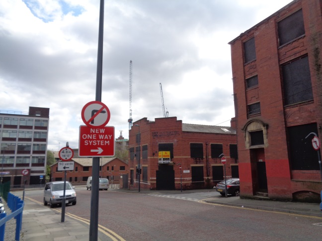 ConfusingRoadSignsTemplarStreetLeedsApr182018..jpg