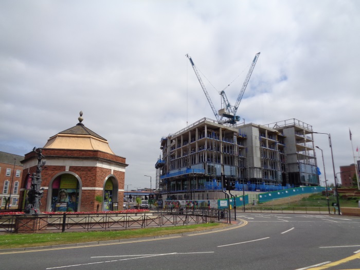 EastgateRoundaboutLeedsCityCollegeConstructionOnRightJune052018..jpg